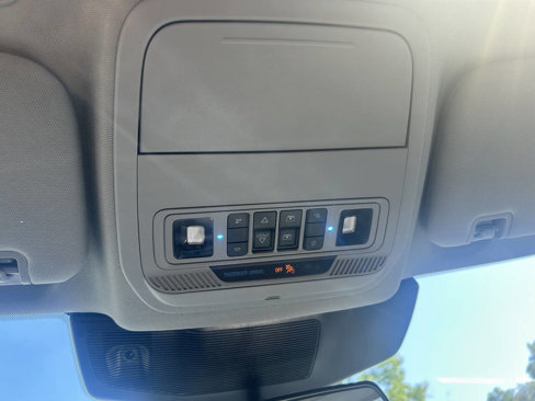 Used 2022 Ford Explorer XLT w/ Equipment Group 202A image 29