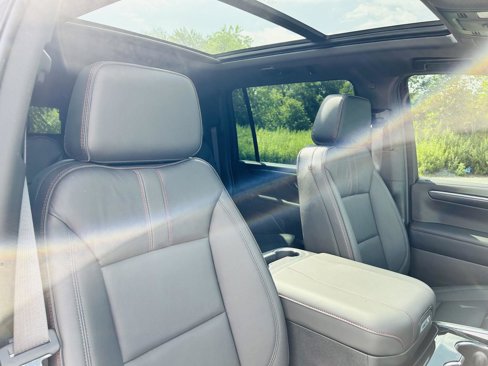 Used 2025 Chevrolet Suburban RST image 35