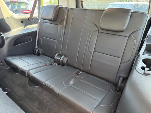 Used 2016 Chevrolet Suburban LT image 7