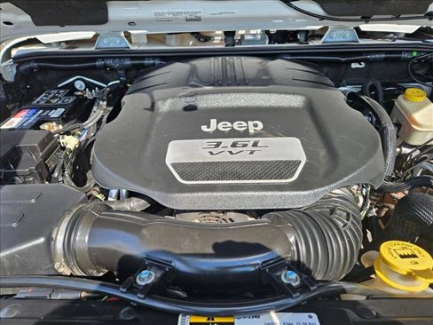 Used 2015 Jeep Wrangler Unlimited Rubicon w/ Connectivity Group image 20