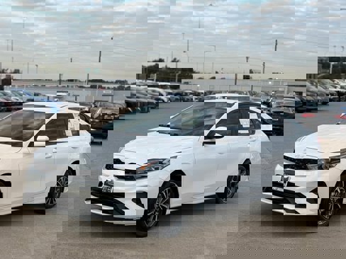 Used 2024 Kia Forte LXS image 3