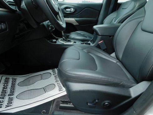 Used 2017 Jeep Cherokee Limited image 23