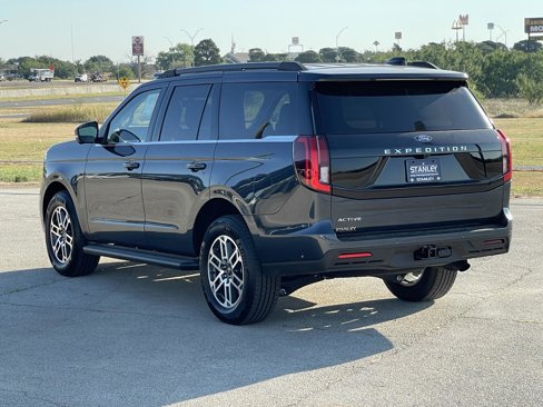 New 2025 Ford Expedition Active image 5