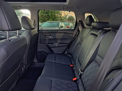 New 2026 Nissan Rogue Platinum image 5