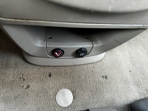 Used 2015 Chrysler Town & Country Touring image 32