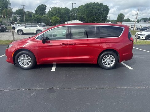 New 2025 Chrysler Voyager LX image 4