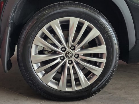 Used 2022 Toyota Highlander Platinum image 5