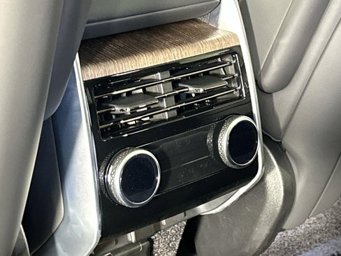 New 2025 Land Rover Range Rover Long Wheelbase SE image 28