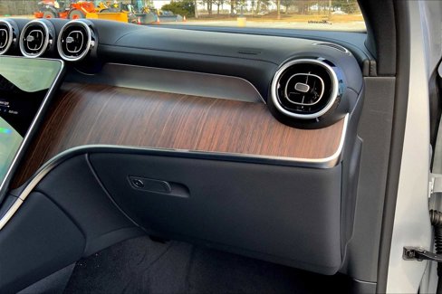 Used 2025 Mercedes-Benz GLC 300 4MATIC image 10