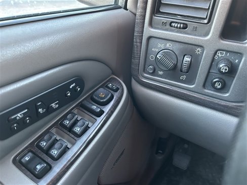 Used 2004 GMC Yukon Denali image 11