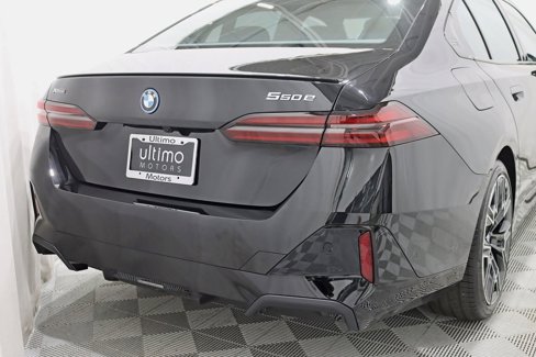 Used 2026 BMW 550e xDrive w/ Executive Package image 14