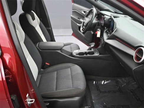 Used 2025 Chevrolet Trax RS w/ Driver Confidence Package image 15