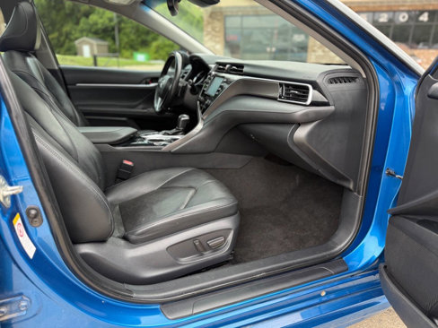 Used 2018 Toyota Camry XSE image 19