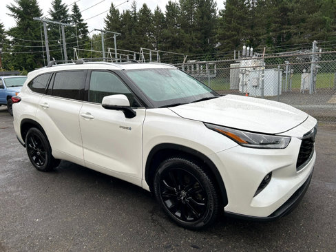 Used 2020 Toyota Highlander Limited image 3