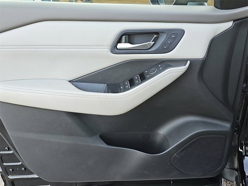 Used 2023 Nissan Rogue SL w/ SL Premium Package image 26