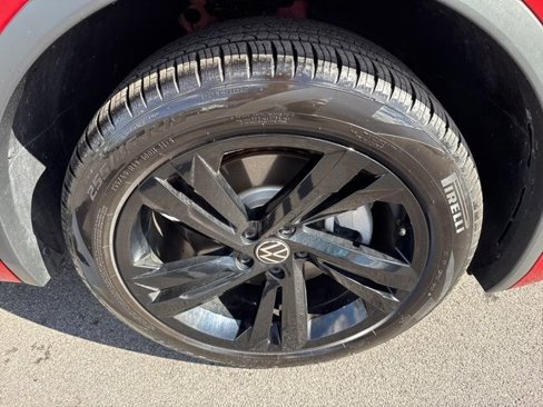 Certified 2024 Volkswagen Tiguan SE R-Line image 31