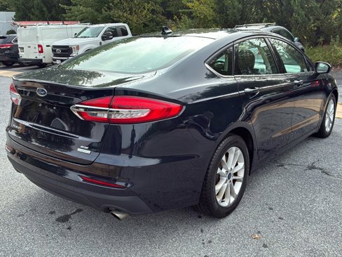 Used 2020 Ford Fusion SE image 4