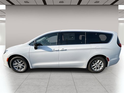 New 2026 Chrysler Voyager LX image 7