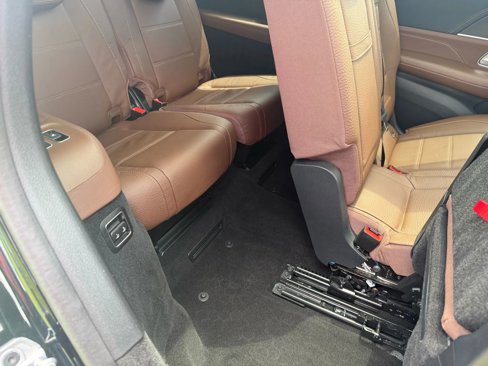 Used 2024 Mercedes-Benz GLS 450 4MATIC w/ Pinnacle Trim Package image 25