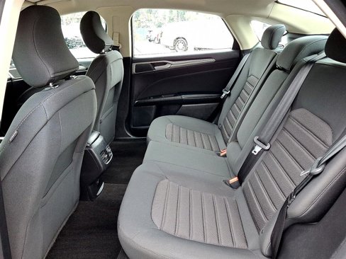 Used 2019 Ford Fusion SE image 13