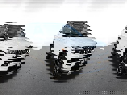 Used 2025 Jeep Compass Limited image 1