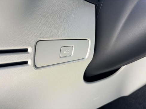New 2026 Volvo XC40 B5 Ultra w/ Protection Package Premier image 14