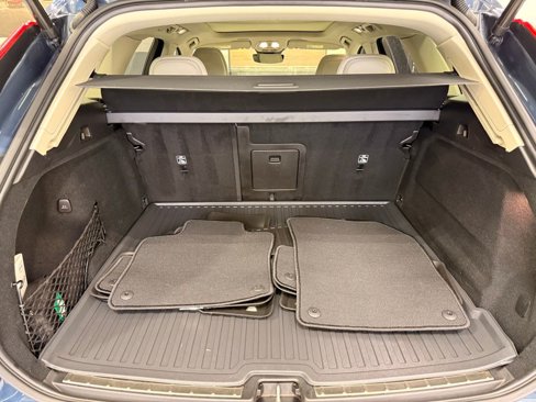 Used 2024 Volvo XC60 B5 Ultimate w/ Protection Package Premier image 23