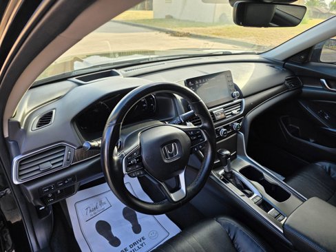Used 2018 Honda Accord Touring image 11