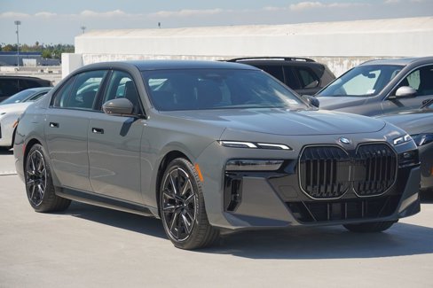 New 2026 BMW 740i w/ Premium Package image 3