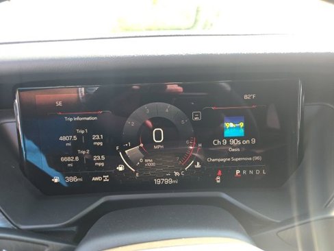 Used 2025 GMC Acadia Elevation image 18