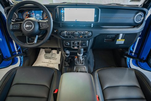 New 2025 Jeep Gladiator Sport image 19