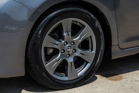 Used 2019 Toyota Sienna SE image 48