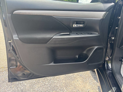 Used 2017 Mitsubishi Outlander ES image 18