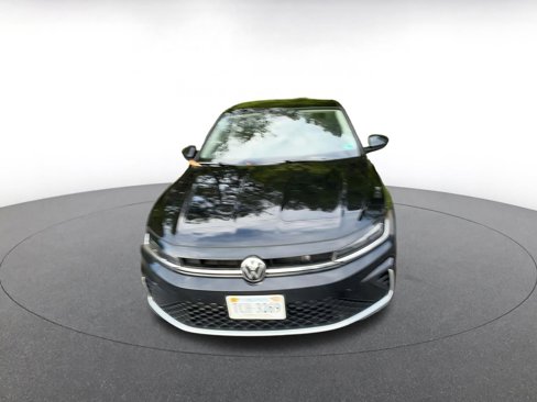 Used 2025 Volkswagen Jetta SE image 4