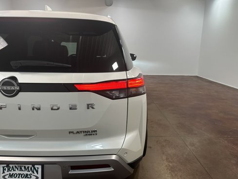 Used 2024 Nissan Pathfinder Platinum image 44
