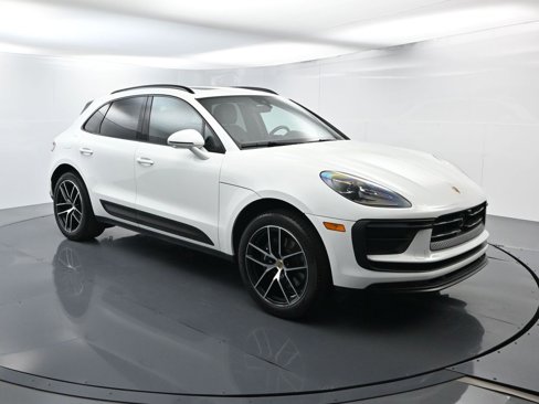 Certified 2025 Porsche Macan image 16