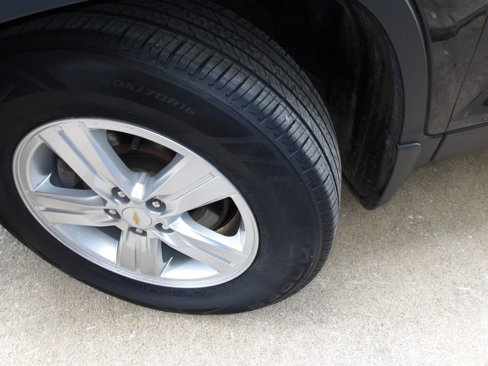 Used 2020 Chevrolet Trax LS w/ Tint and Cruise Package image 39