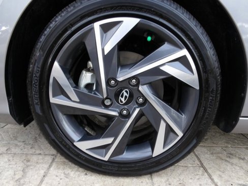 Used 2024 Hyundai Elantra Limited image 12
