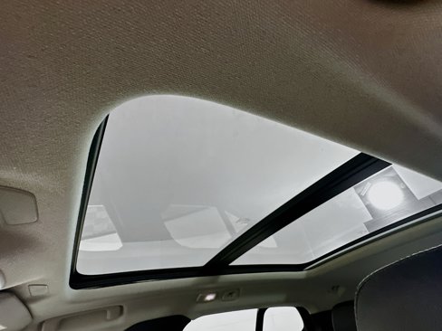 Used 2025 Volvo XC40 B5 Plus image 27