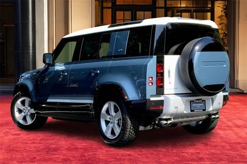 New 2024 Land Rover Defender 110 SE image 2
