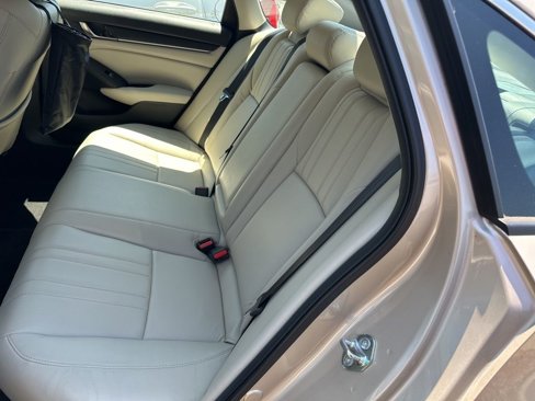 Used 2018 Honda Accord EX image 39