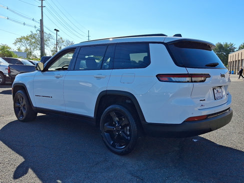 Certified 2023 Jeep Grand Cherokee L Limited w/ Black Appearance Package image 5