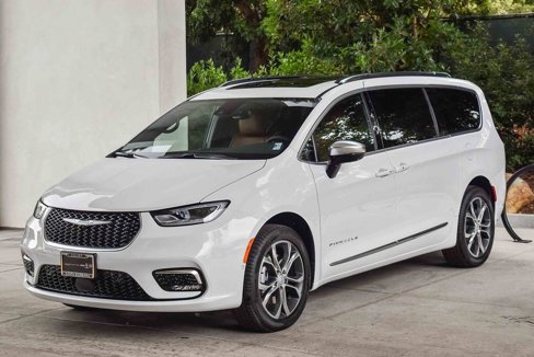 New 2026 Chrysler Pacifica Pinnacle image 3