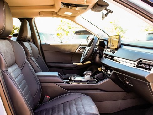 New 2025 Mitsubishi Outlander AWD image 42