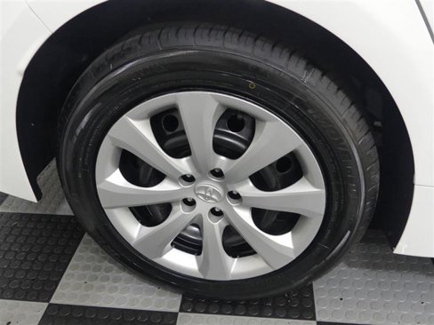 Used 2022 Toyota Corolla LE image 16