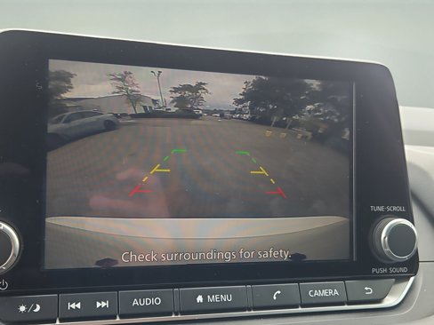 Used 2025 Nissan Rogue S image 9