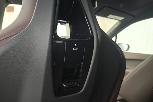 Used 2025 BMW iX xDrive50 image 28