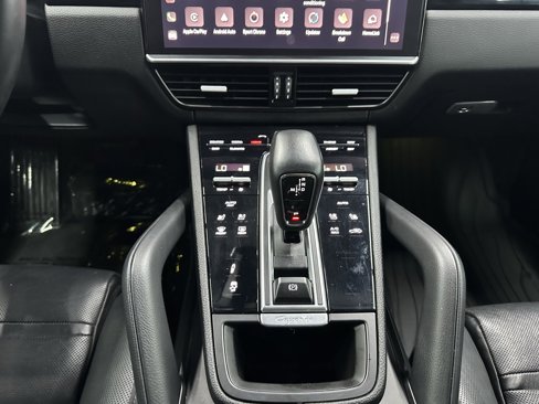 Used 2023 Porsche Cayenne Coupe image 16