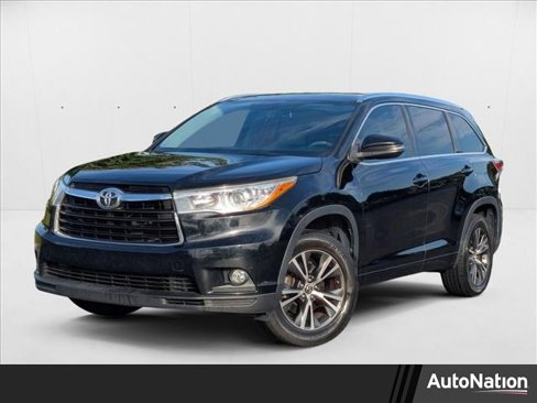 Used 2016 Toyota Highlander XLE image 1