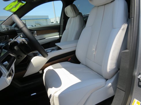New 2026 Cadillac Vistiq Sport w/ LPO, Floor Liner Package image 18
